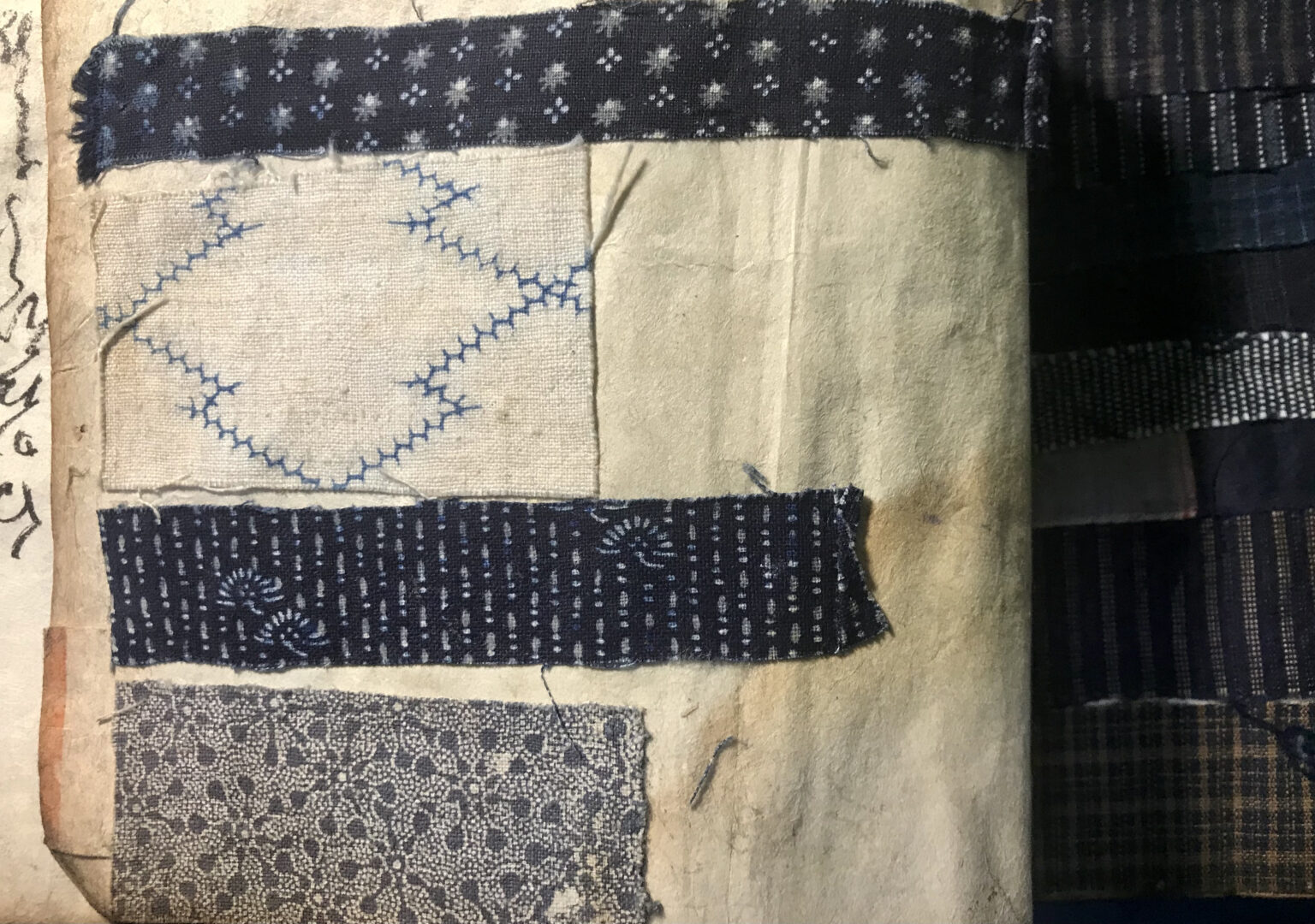 縞帖(縞帳)とは?縞帖(しまちょう)の特徴から手紡ぎ糸から紡績糸へ、天然染料から化学染料への変化を読みとる | iroai.jp