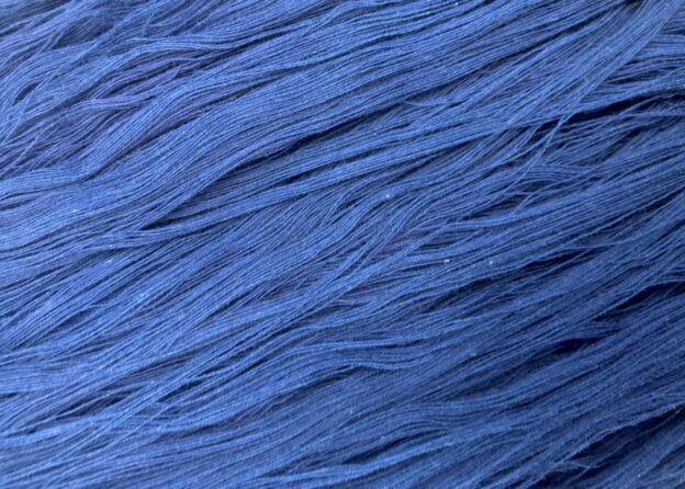 藍染された木綿糸