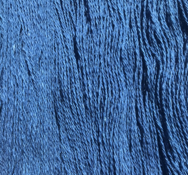 藍染された糸