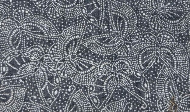 小紋染め染め抜かれた蝶文（ちょうもん）