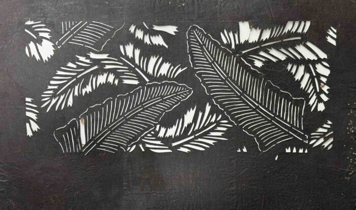 芭蕉（ばしょう）の葉が彫られた伊勢型紙