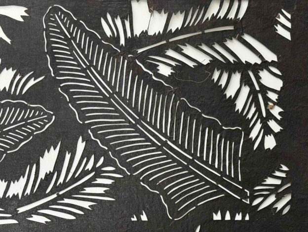 芭蕉（ばしょう）の葉が彫られた伊勢型紙