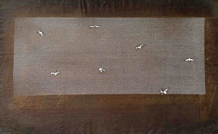 コウモリ（蝙蝠）がモチーフとなった文様が彫られ伊勢型紙