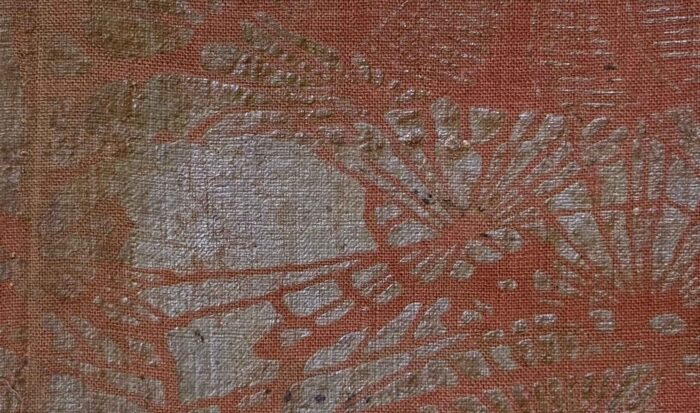 うるし型染。漆（うるし）を用いて型染めで文様を表現した布