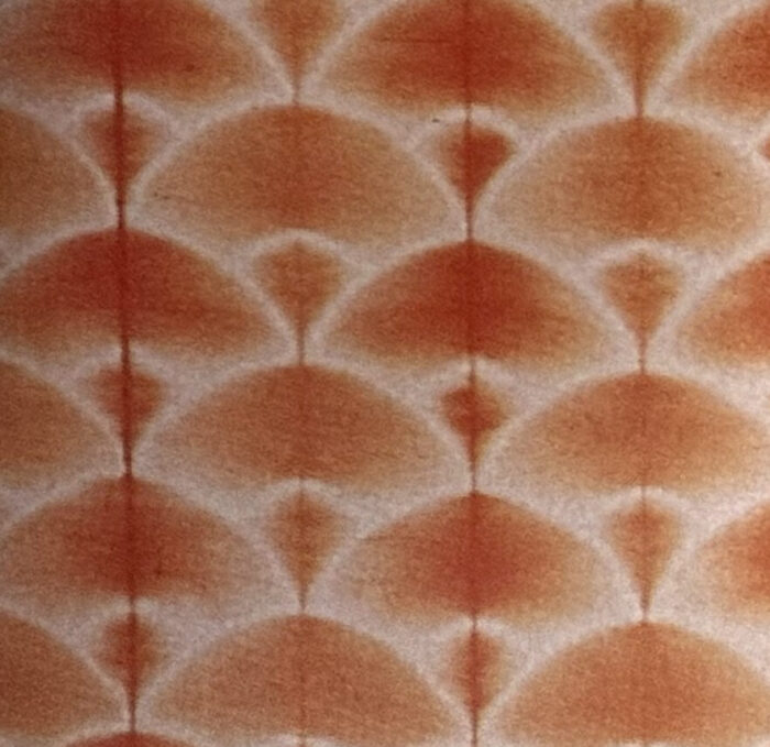 紅花で染められた青海波文様