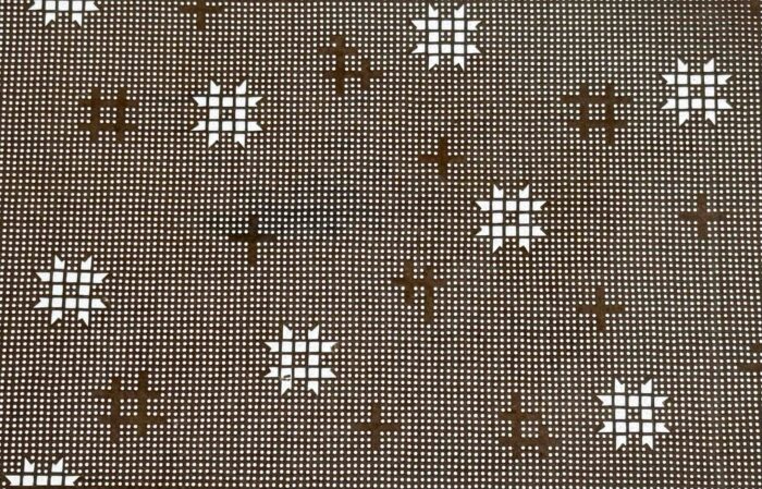 井桁模様が彫られた伊勢型紙