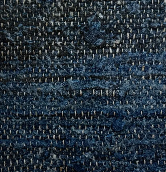 Rag Weaving (Sakiori)

https://iroai.jp/rag-weaving/

Rag weaving, known in Japanese as Sakiori, is a plain-weave textile made by weaving strips of old or worn-out cloth into the weft.

In earlier times, when material goods were far scarcer than today, people used fabric until it could no longer serve its original purpose. 

Especially in Japan’s colder regions, there was a need for thick, warm cloth to protect against the cold, which led to the development of rag weaving for its insulating qualities.

This technique arose from the wisdom and ingenuity of people who lived largely self-sufficient lives and could not easily buy new goods, striving to make the most of what they had.

裂き織り（さきおり）

裂き織り（裂織）とは、もともと着古された着物であったり、使い込まれた布を細かく裂いた「裂き布」を緯糸に織り込んだ平織りの織物のことです。

現代と比べるとものがなかった時代、着るものにも人々は大変苦労しており、布はこれ以上使いこめないというところまで、大切に使いこんでいました。

特に日本の寒い地域では寒さから身を守るための厚手の織物は必要であり、保温性を目的に裂き織りが生まれたとされています。

裂き織りは、生活が自給自足に依存し、貧しくてものを自由に買えなかった人々の、物を使えるまで大切にしようという知恵と工夫から生まれた技術なのです。

#RagWeaving #kimono #craftsmanship #japaneseculture #textile #art #design #craft #indigodyeing #indigo #weaving 

#裂織 #裂き織り #染織 #染色 #色合い #デザイン #模様 #文様 #テキスタイル #藍染 #織物